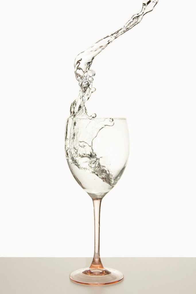 Glas mit Wasser